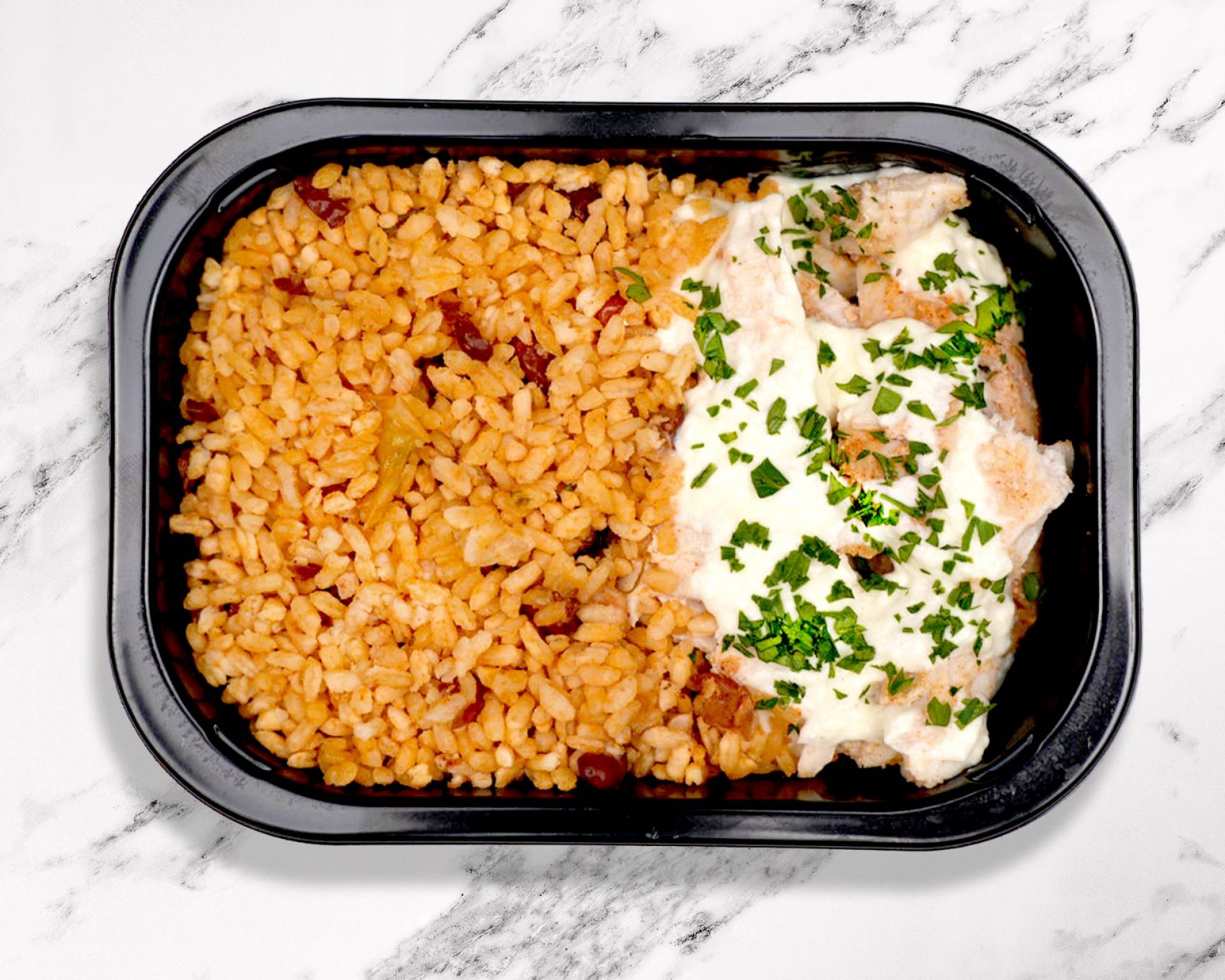 67. Pechuga de Pollo en Salsa Blanca con Arroz Mamposteao